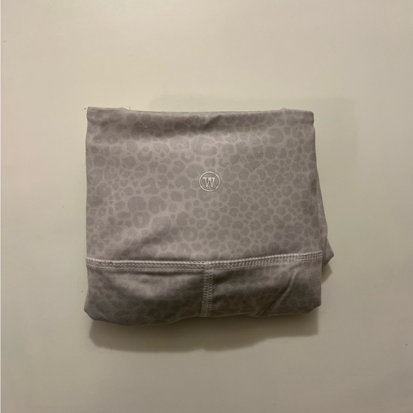 white Cheetah Leggings Light Weight - Picture 2 of 2